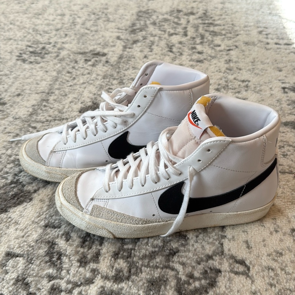Excellent used condition Women’s Nike trailblazer. Size 9.5.